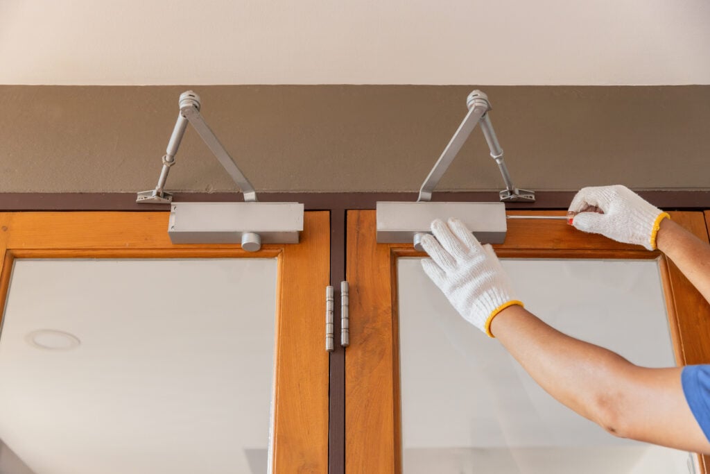 signs commercial door closer needs repair