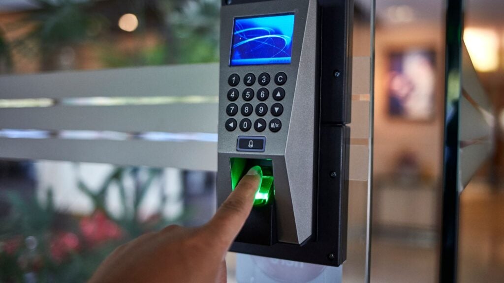 What Is Keyless Entry? A Detailed Guide for Business Owners 1 keylessentry2