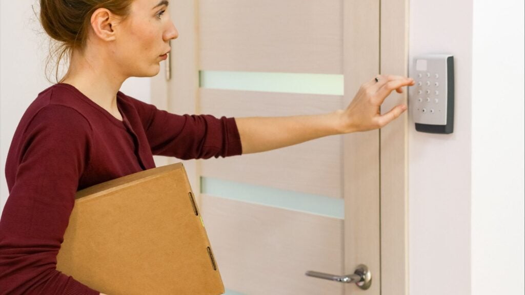 What Is Keyless Entry? A Detailed Guide for Business Owners 2 keylessentry3